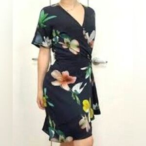 EUC Aritzia Babaton Wallace Floral V Neck Wrap Dress Size Large